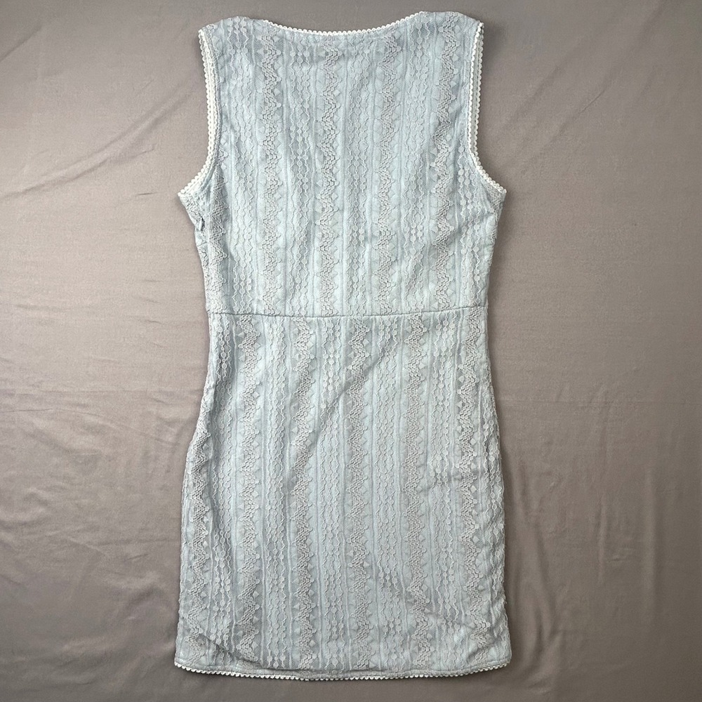 Bailey Rose Light Blue Lace Mini Dress V-Neck Hook & Eye Slit Size L - Picture 10 of 12